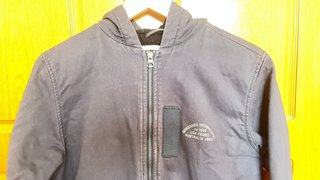 Chaqueta de invierno con capucha. Marca quiksQuick