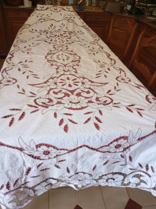 Mantel antiguo lienzo bordado