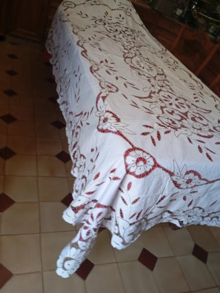 Mantel antiguo lienzo bordado