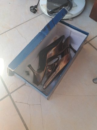 Zapatos tacón bajo dorados T38