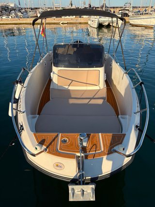 Barco a motor