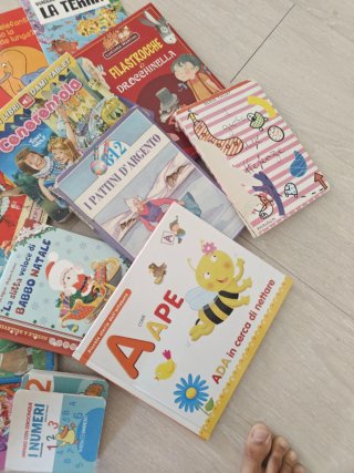 Lotto di 3.1 kg di libri per bambini
