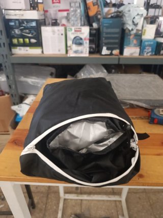 Lona impermeable negra y plateada