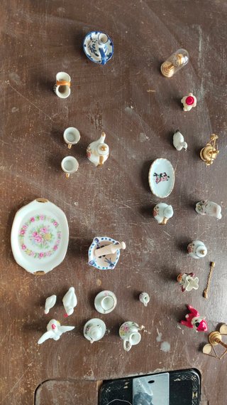 Miniaturas de porcelana para casa de muñecas