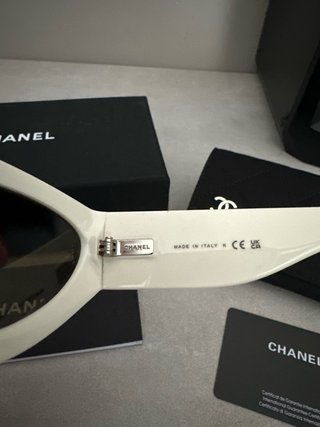 Occhiali da sole Chanel neri e bianchi