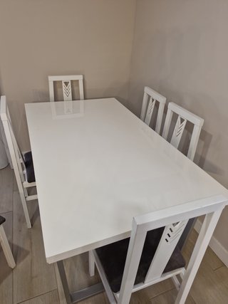 Mesa comedor y 6 sillas blancas