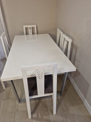 Mesa comedor y 6 sillas blancas