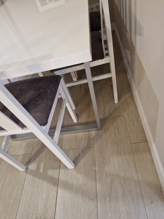 Mesa comedor y 6 sillas blancas