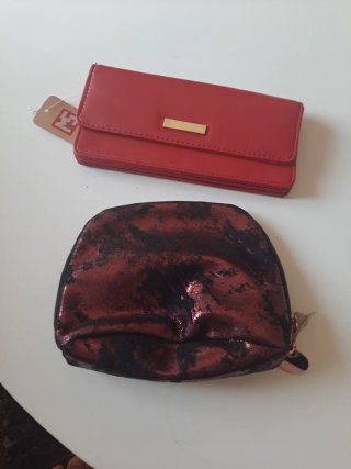 Monedero y neceser rojo y negro