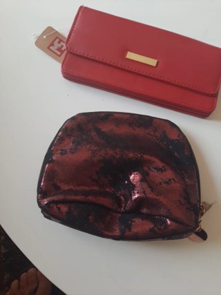 Monedero y neceser rojo y negro