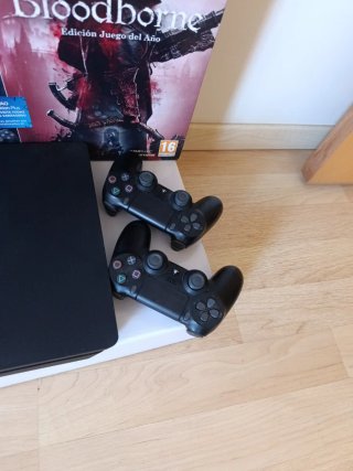 Pack PS4 Slim 1TB + 2 Mandos + Uncharted 4 y Blood