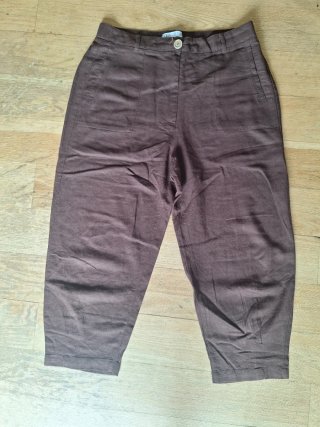 Pantalón capri lino marrón Zara