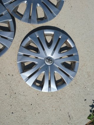 Tapacubos Toyota Auris (3 unidades)