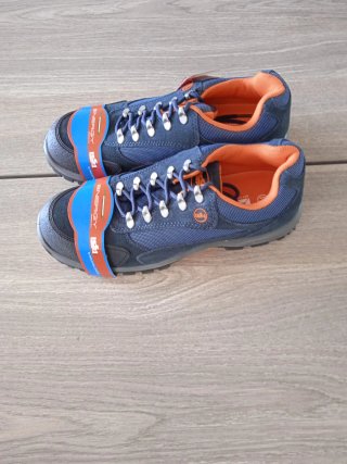 Botas de seguridad ISSA azules y naranjas