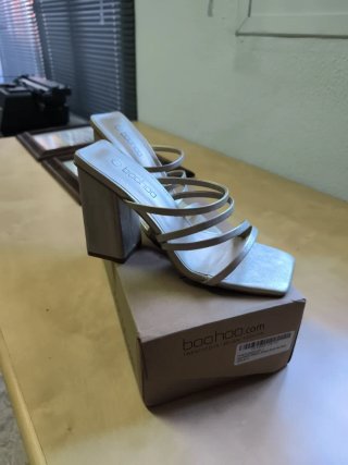 Sandalias Boohoo doradas