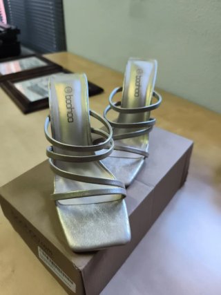 Sandalias Boohoo doradas