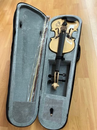 Violín casi nuevo con funda