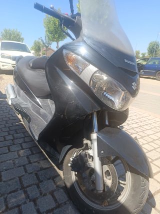 Suzuki Burgman 200 Negra