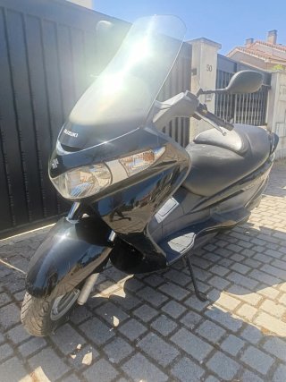 Suzuki Burgman 200 Negra