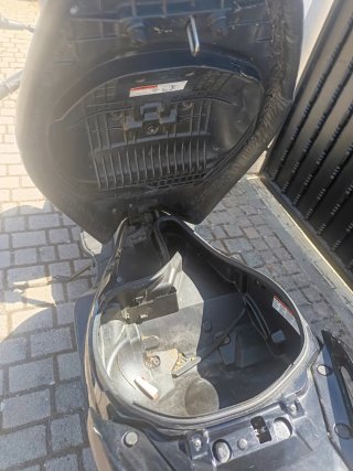 Suzuki Burgman 200 Negra