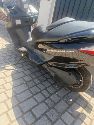 Suzuki Burgman 200 Negra