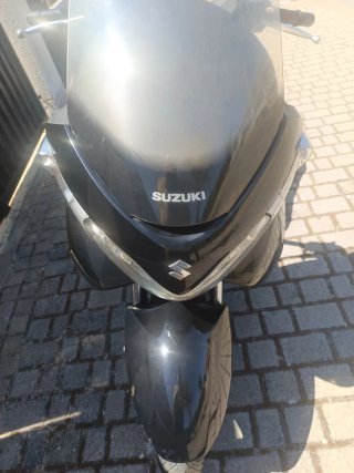 Suzuki Burgman 200 Negra