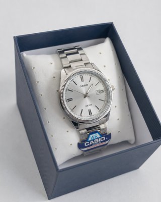 Reloj Casio Carátula Plateada 38.5mm