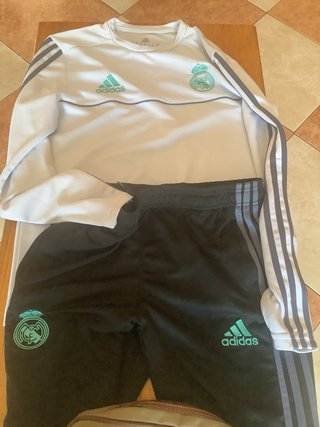 Chándal Adidas Real Madrid y neceser