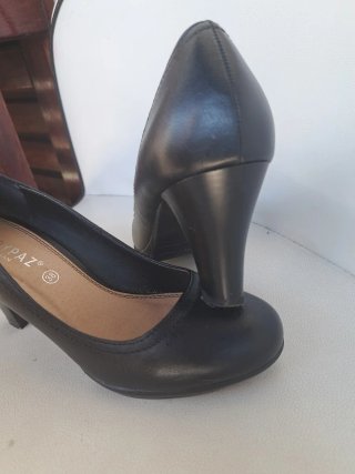 Zapatos de tacón cerrados negros T38