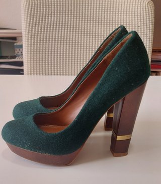 Zapatos de tacón verde con plataforma