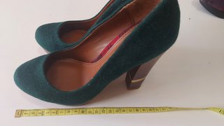 Zapatos de tacón verde con plataforma