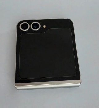Samsung Galaxy Z Flip 6 (Como Nuevo)+ Extras