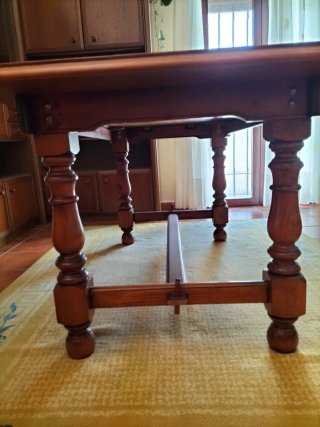 Mesa de comedor de madera grande