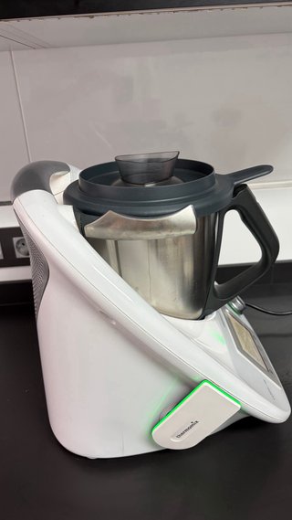 Thermomix TM5 con accesorios y bolsa de transporte