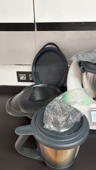 Thermomix TM5 con accesorios y bolsa de transporte