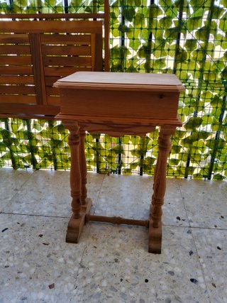 Mesita auxiliar de madera de pino natural