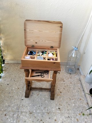 Mesita auxiliar de madera de pino natural