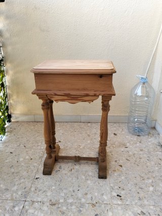 Mesita auxiliar de madera de pino natural