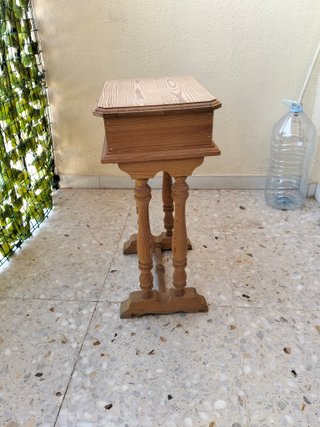 Mesita auxiliar de madera de pino natural