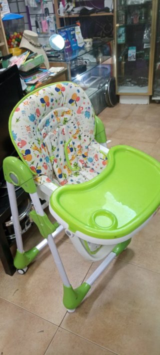 Trona de bebé con estampado infantil