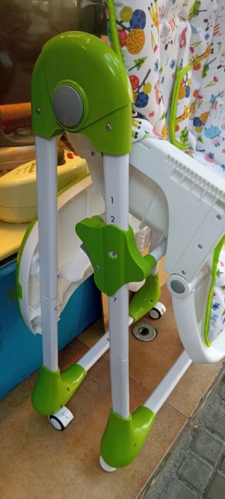 Trona de bebé con estampado infantil