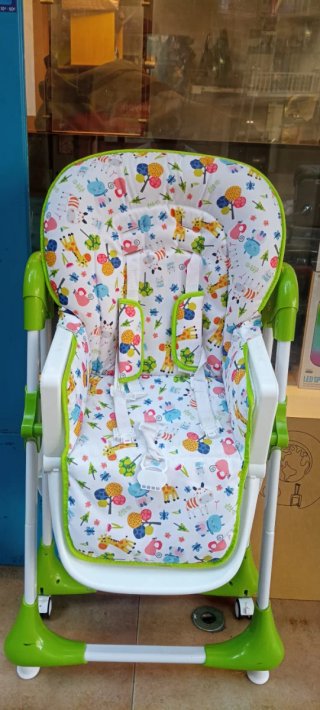 Trona de bebé con estampado infantil
