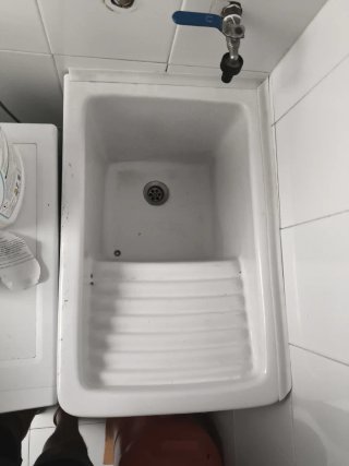 Pila de lavar a mano con soporte
