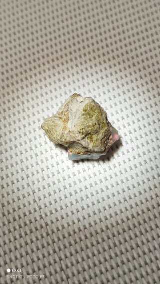 Piedra de Ópalo en bruto.