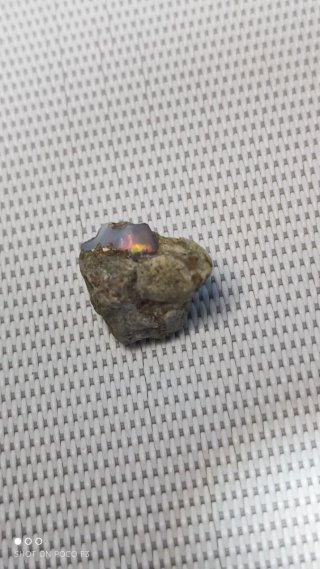 Piedra de Ópalo en bruto.
