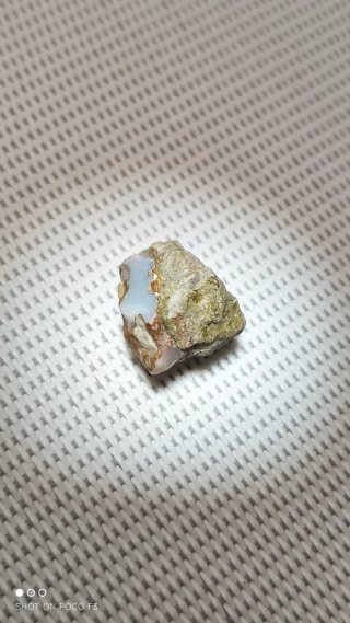 Piedra de Ópalo en bruto.