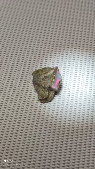 Piedra de Ópalo en bruto.