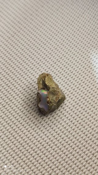 Piedra de Ópalo en bruto.