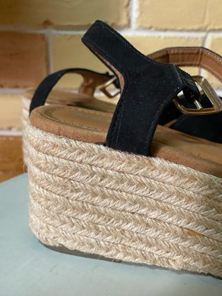 Sandalias de esparto negras cruzadas
