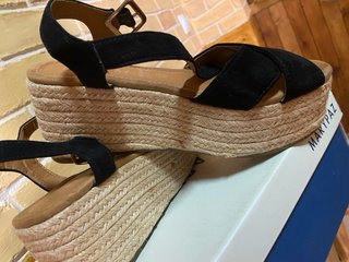 Sandalias de esparto negras cruzadas